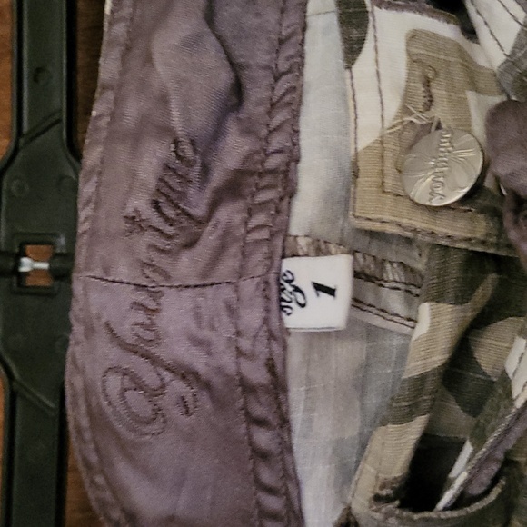 Younique camouflage capri pants 1 - Picture 5 of 11